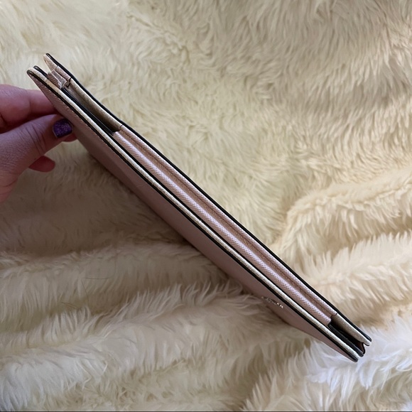 Micheal Kora iPad Air case - Picture 11 of 12